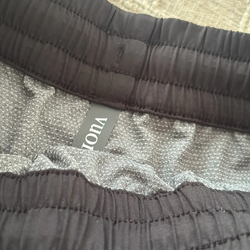 Vuori Black Women's Athletic Shorts Clementine 4” short 2.0 Size XS & M - Picture 5 of 12